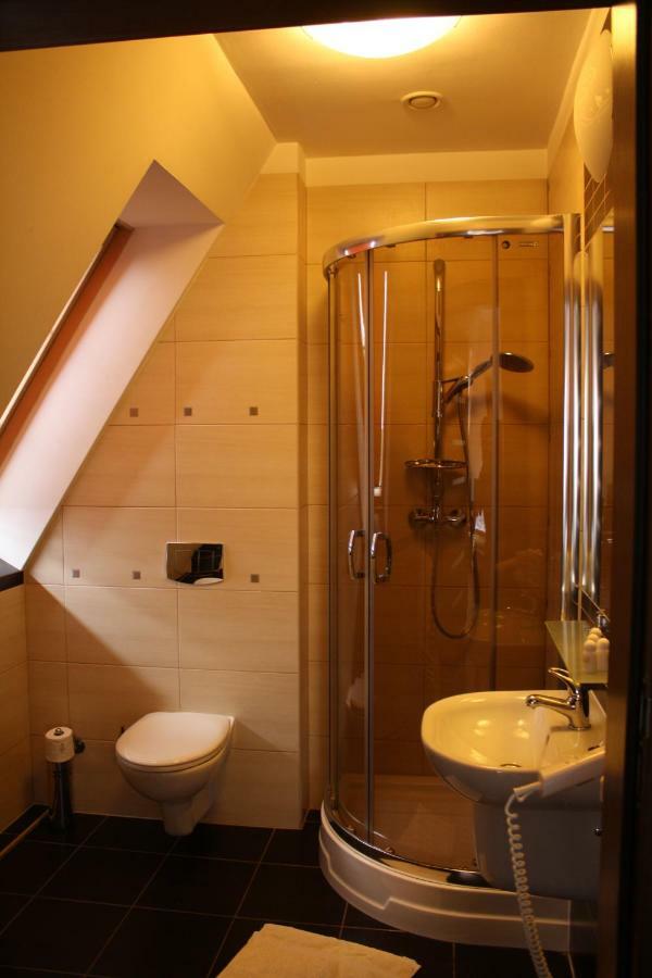 Hotel Pinocy Ledziny Εξωτερικό φωτογραφία