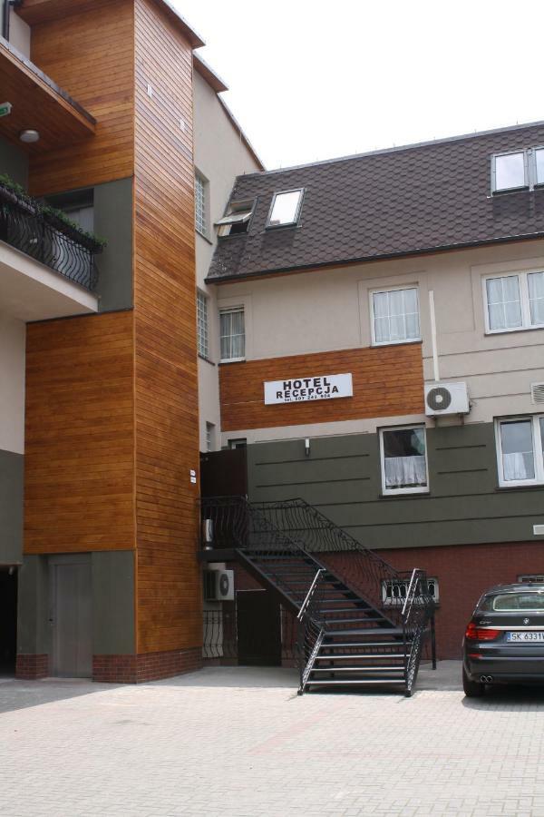 Hotel Pinocy Ledziny Εξωτερικό φωτογραφία
