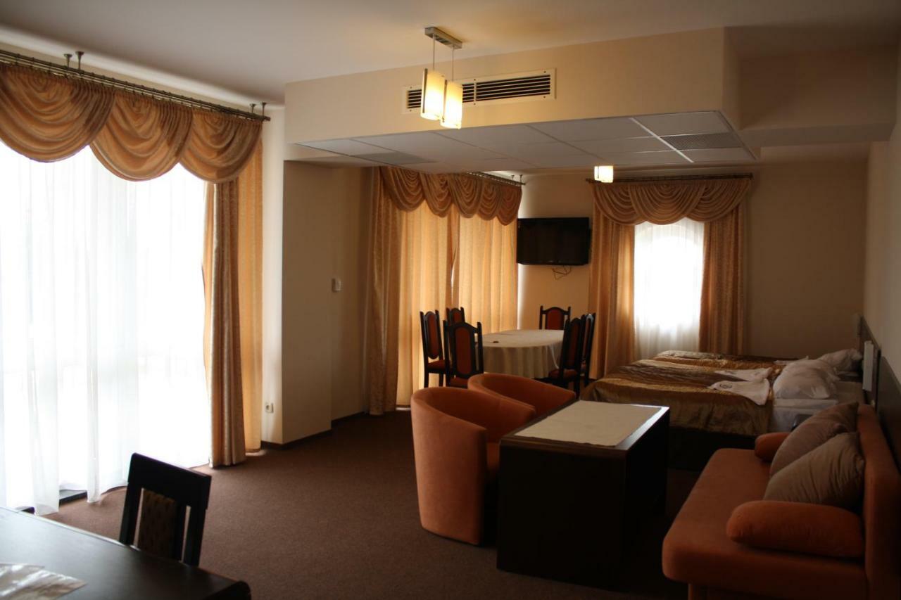 Hotel Pinocy Ledziny Εξωτερικό φωτογραφία